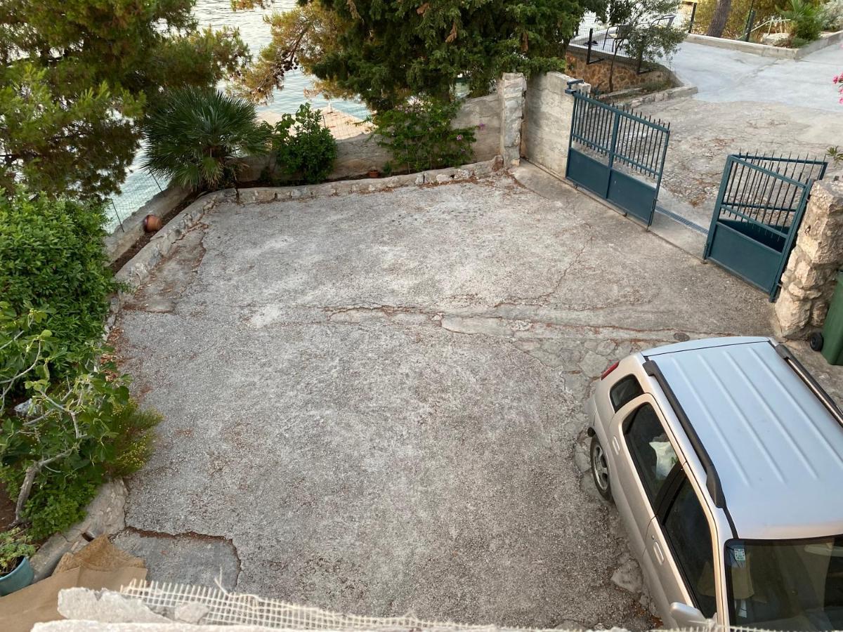 Apartment Jakov With Boat Mooring Zaboric Bagian luar foto