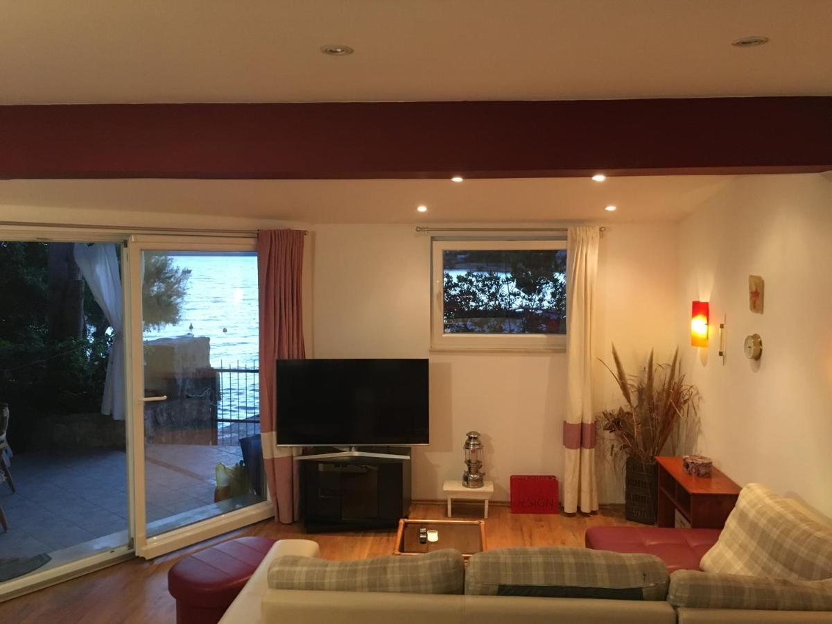 Apartment Jakov With Boat Mooring Zaboric Bagian luar foto