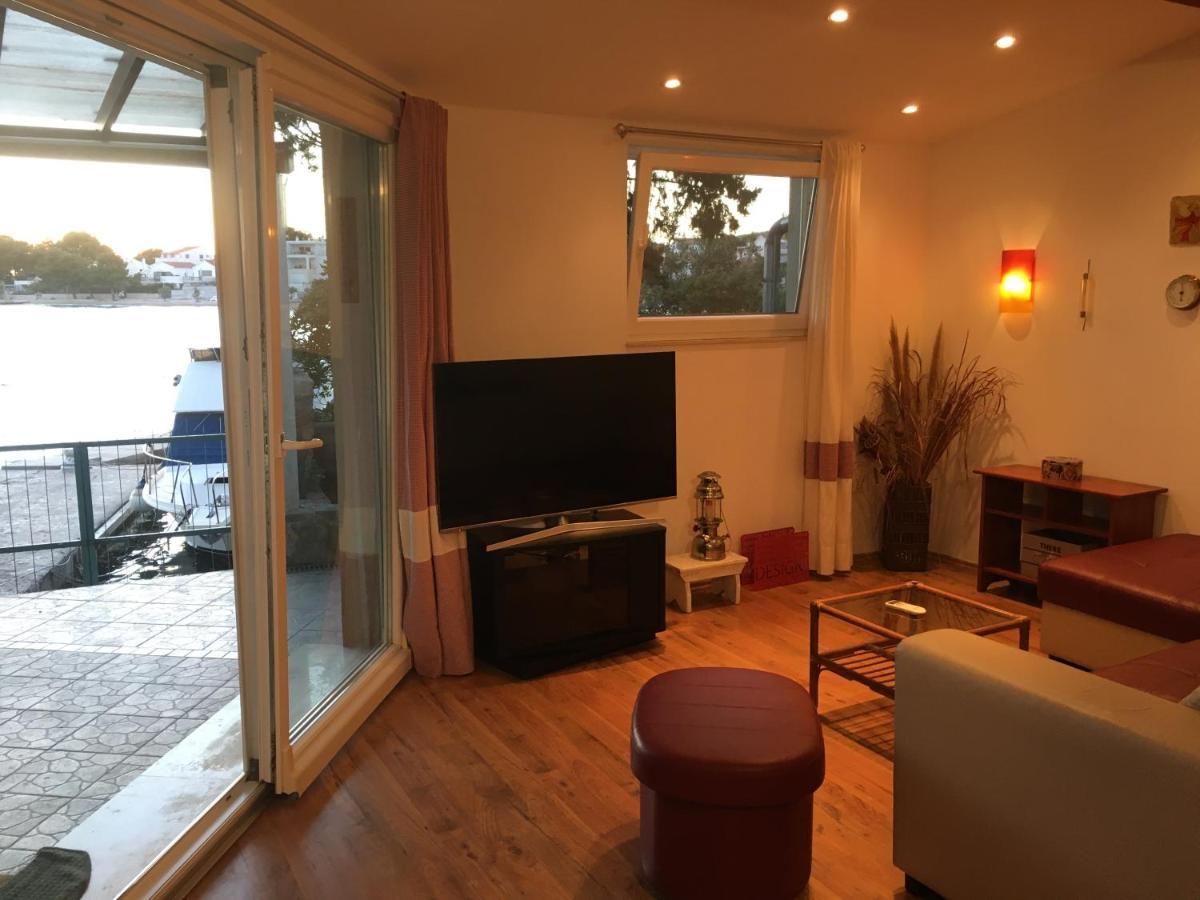 Apartment Jakov With Boat Mooring Zaboric Bagian luar foto