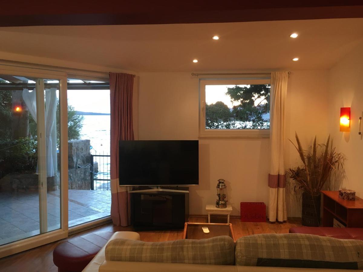 Apartment Jakov With Boat Mooring Zaboric Bagian luar foto