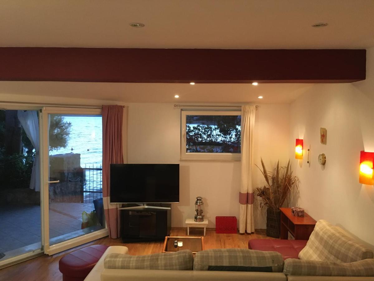 Apartment Jakov With Boat Mooring Zaboric Bagian luar foto