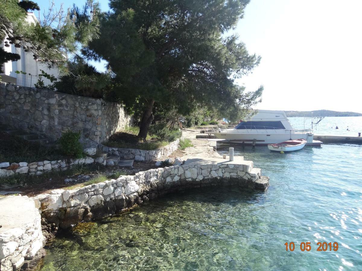 Apartment Jakov With Boat Mooring Zaboric Bagian luar foto