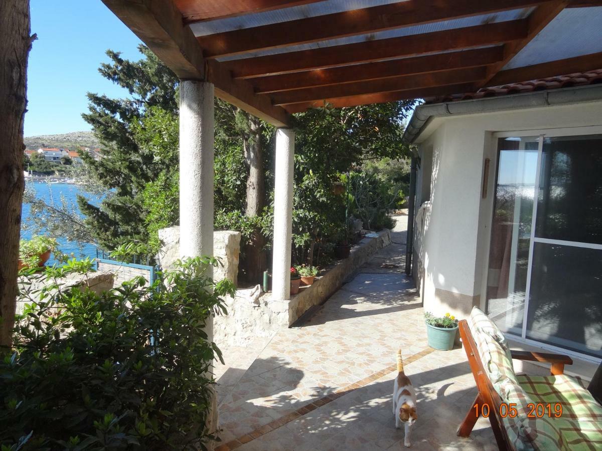 Apartment Jakov With Boat Mooring Zaboric Bagian luar foto