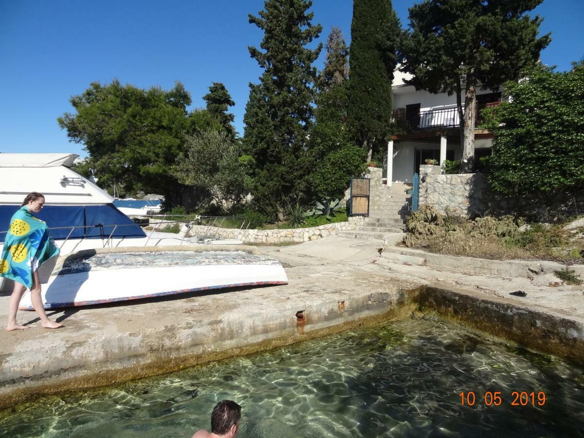 Apartment Jakov With Boat Mooring Zaboric Bagian luar foto